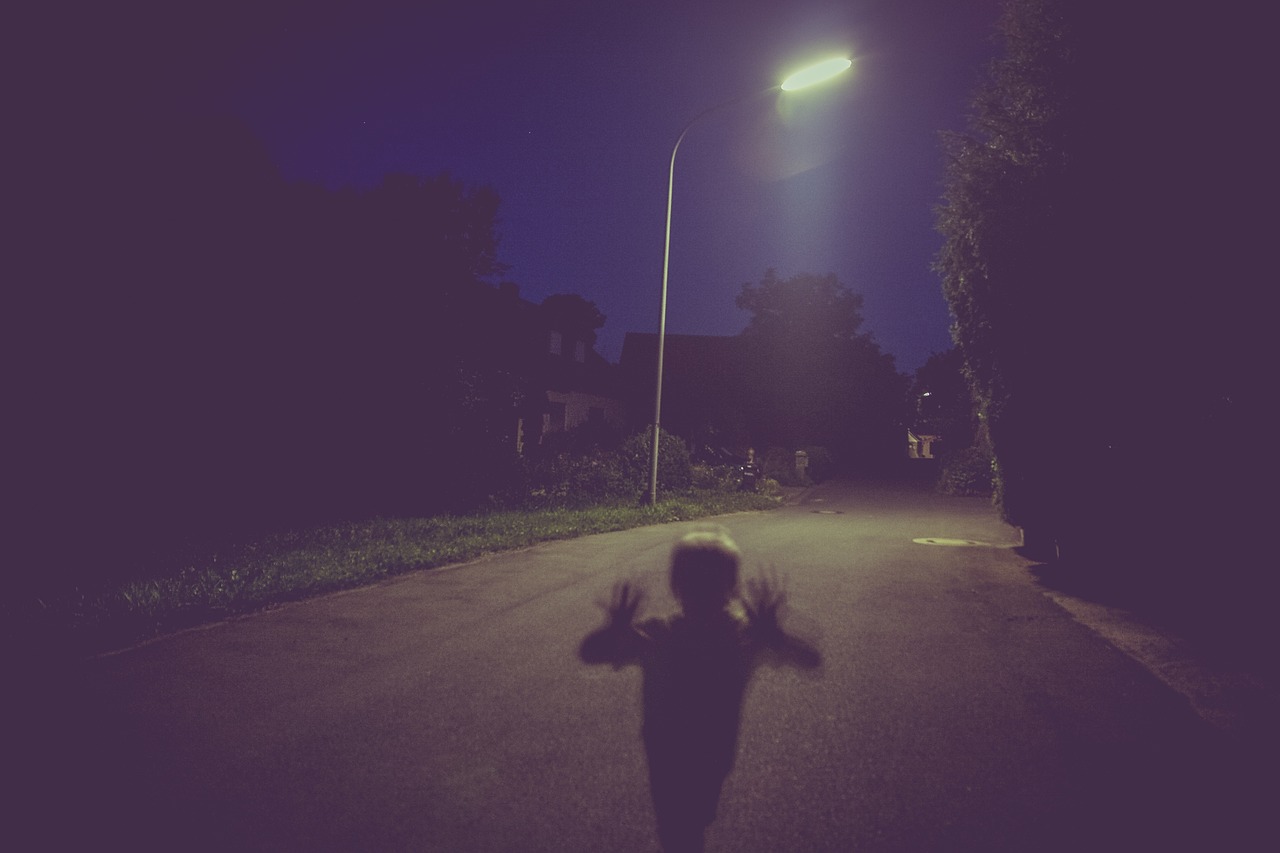 惊悚实录梦中遭遇鬼上身，揭秘背后的心理与科学真相