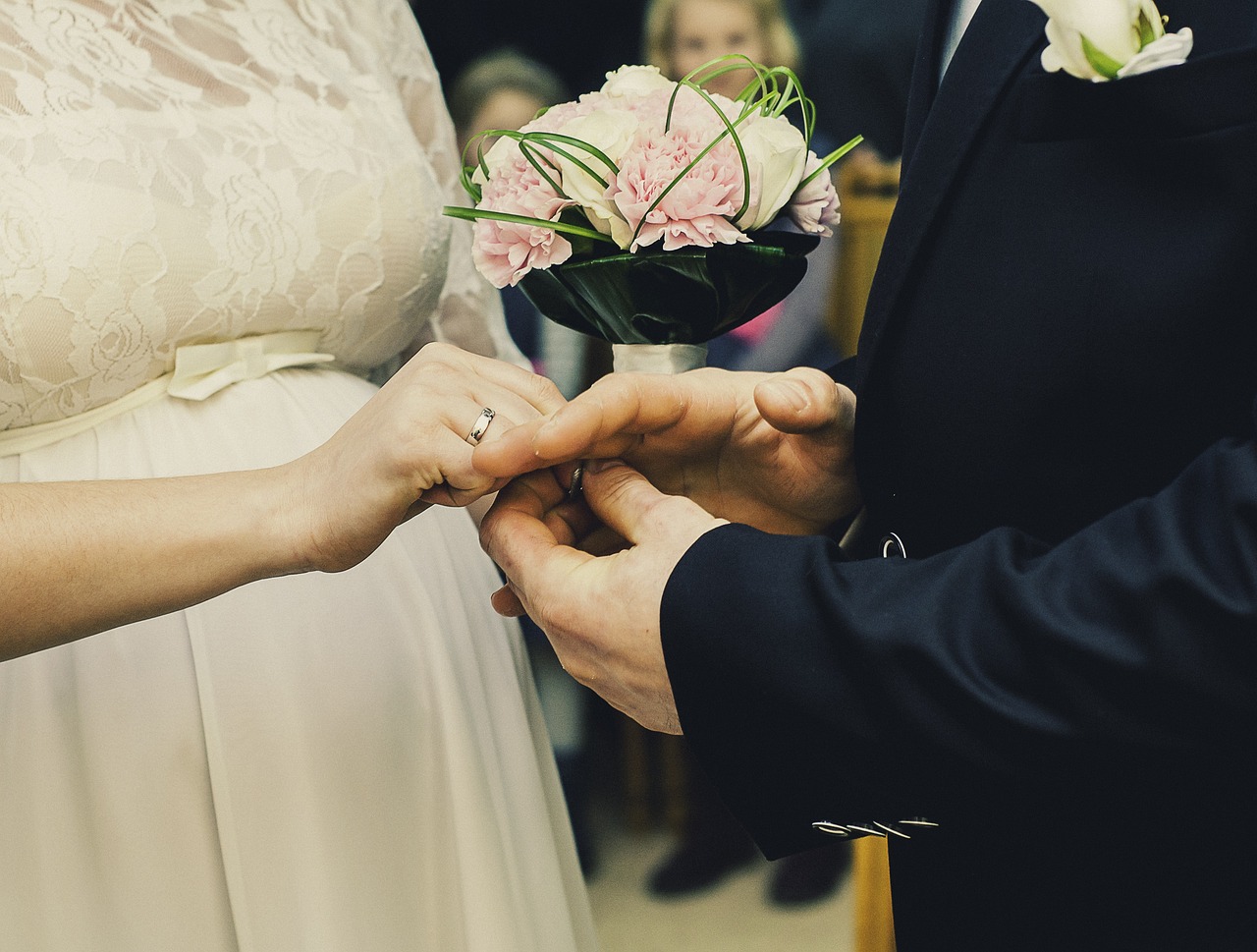 黄圣依又选不离婚，杨子对我挺信任