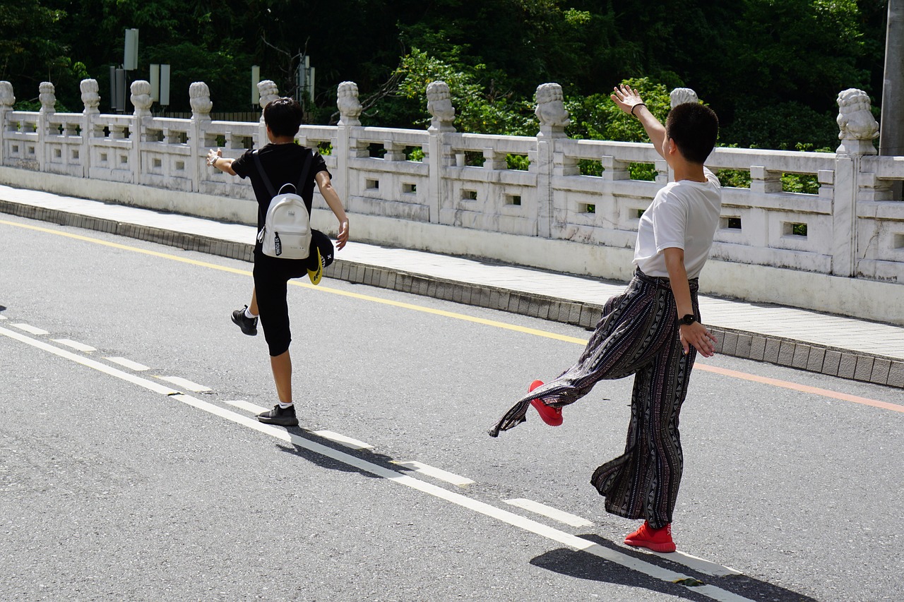 开封王婆为骑行大学生举办交友专场