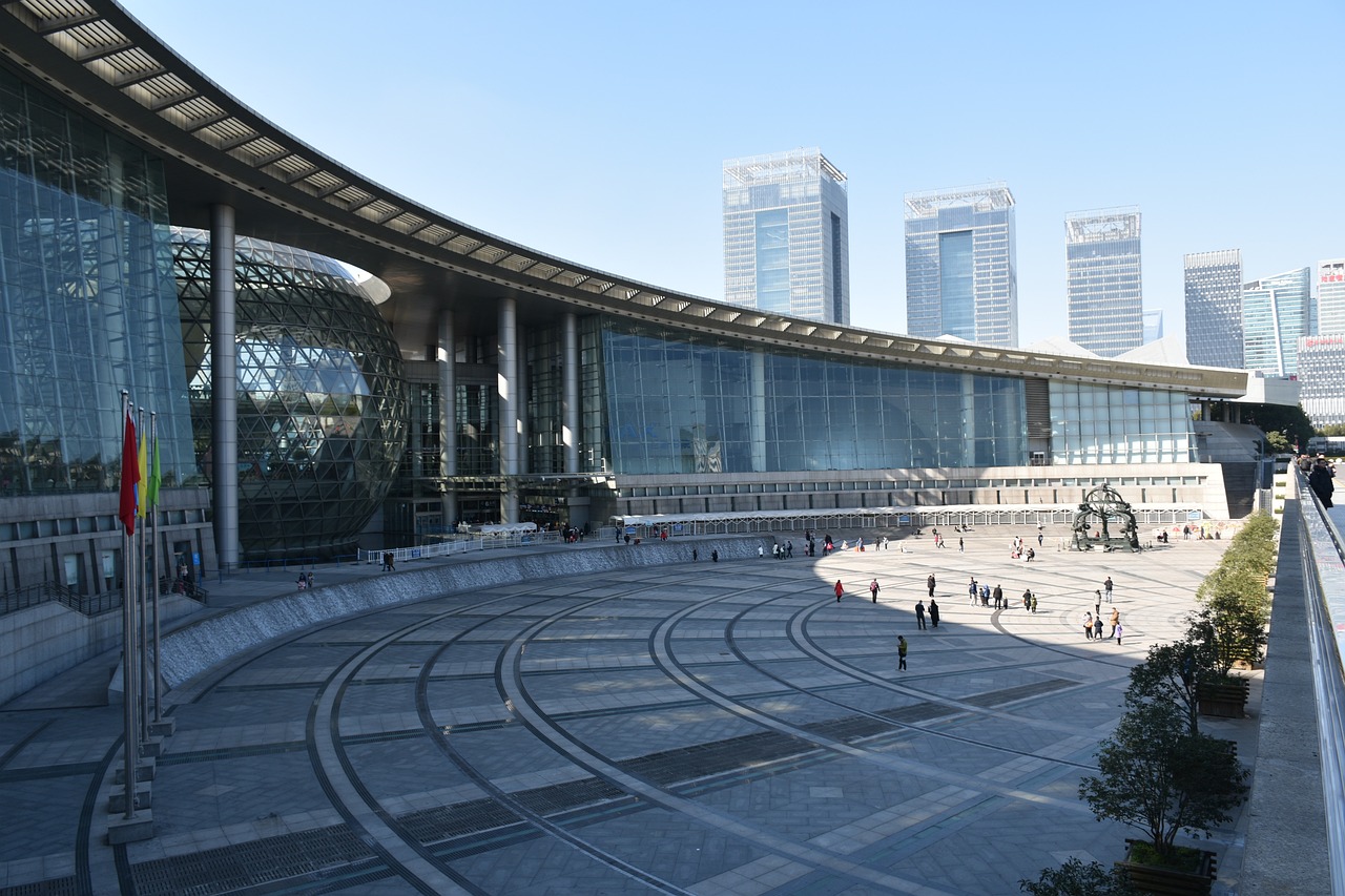 上海烟草集团公司，从辉煌到转型的中国烟草巨头