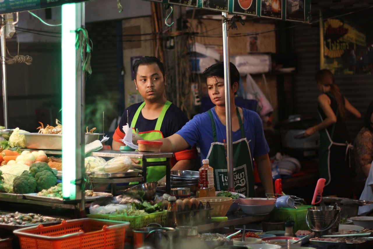 香港大排档，品尝地道美食，感受本土文化