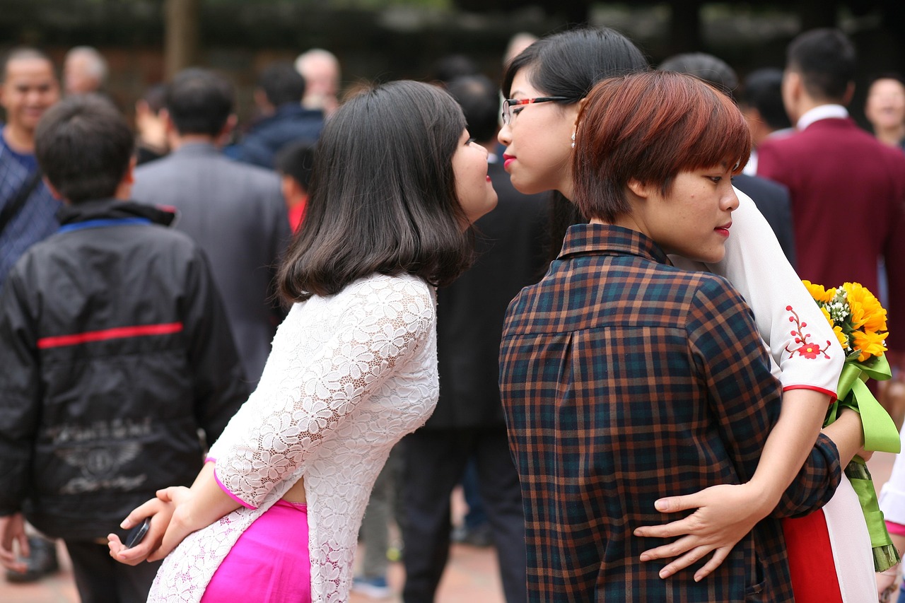 男子发现相恋9年的未婚妻劈腿，情感背叛与自我救赎