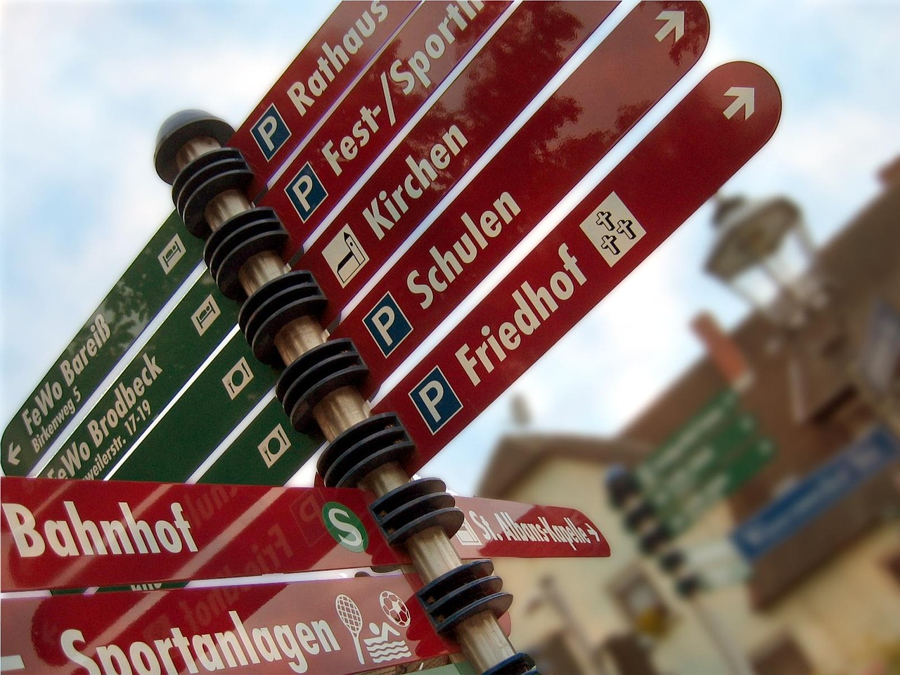 理工亭生活网｜趋势与前沿观察｜Prompt工程｜学校/社团活动策划｜针对家庭与个人场景，写「Prompt工程」的学校/社团活动策划，覆盖安装部署/常见问题/维护与升级